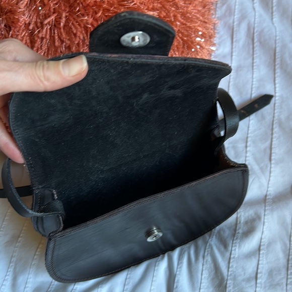 💯 leather SADDLE style PURSE w textile detail. - Picture 3 of 5